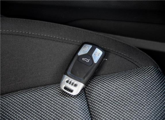 奥迪A4L 2018款 30周年年型 30 TFSI 进取型 其他细节类   钥匙