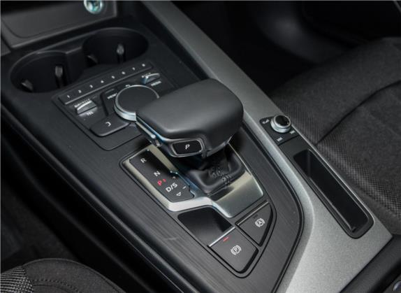 奥迪A4L 2018款 30周年年型 30 TFSI 进取型 中控类   挡把