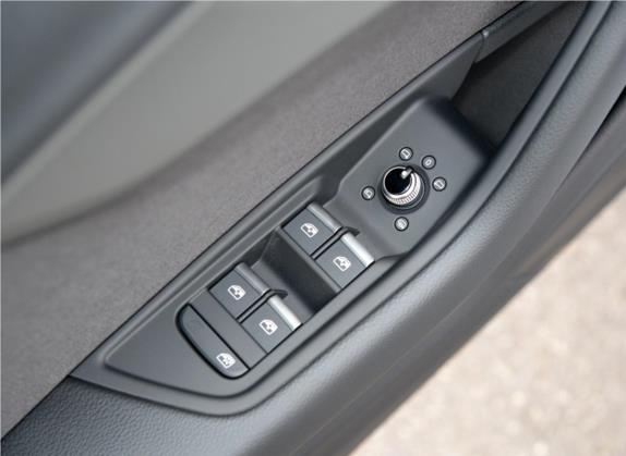 奥迪A4L 2018款 30周年年型 40 TFSI 进取型 车厢座椅   门窗控制