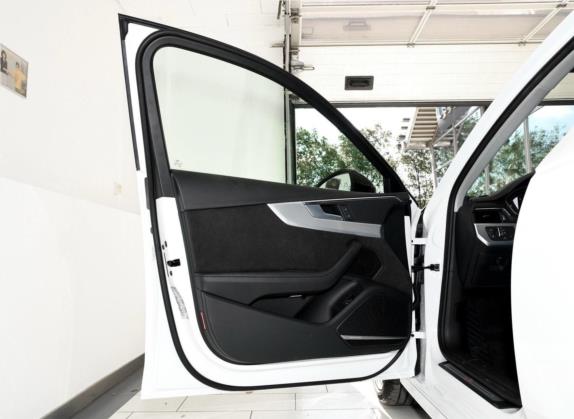 奥迪A4L 2018款 30周年年型 45 TFSI quattro 运动型 车厢座椅   前门板