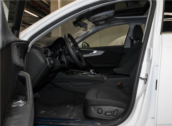 奥迪A4L 2019款 35 TFSI 进取型 国VI 车厢座椅   前排空间