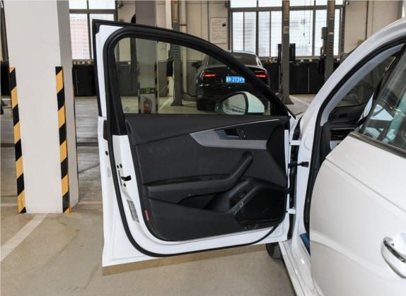 奥迪A4L 2019款 35 TFSI 进取型 国VI 车厢座椅   前门板