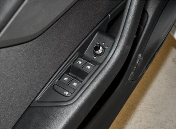 奥迪A4L 2019款 35 TFSI 进取型 国VI 车厢座椅   门窗控制