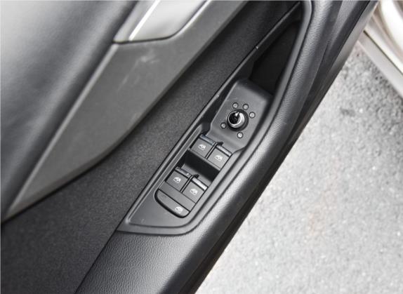 奥迪A4L 2019款 40 TFSI 进取型 国V 车厢座椅   门窗控制