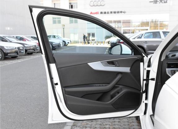 奥迪A4L 2019款 40 TFSI 时尚型 国V 车厢座椅   前门板