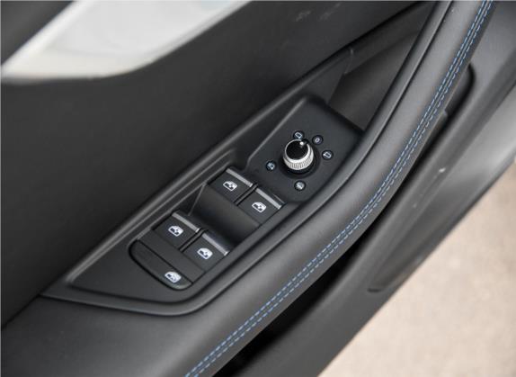 奥迪A4L 2019款 40 TFSI 运动型 国V 车厢座椅   门窗控制