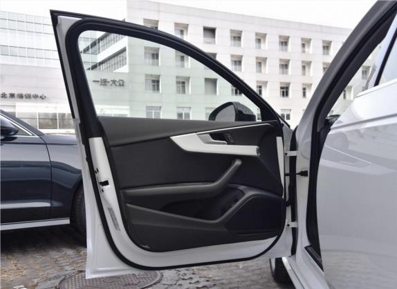 奥迪A4L 2019款 45 TFSI quattro 个性运动版 国V 车厢座椅   前门板