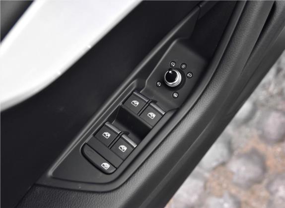 奥迪A4L 2019款 45 TFSI quattro 个性运动版 国V 车厢座椅   门窗控制