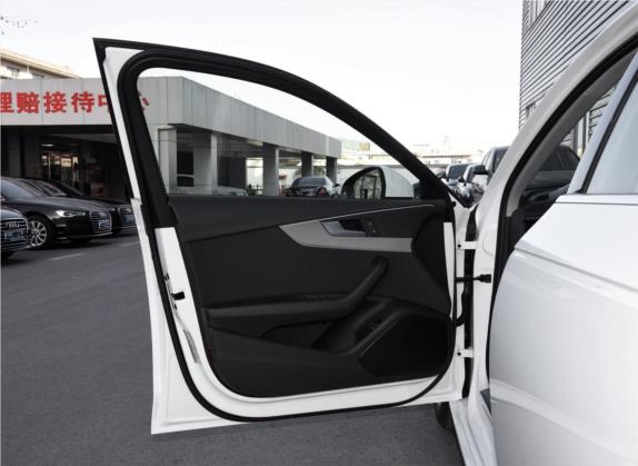 奥迪A4L 2019款 40 TFSI 进取型 国VI 车厢座椅   前门板