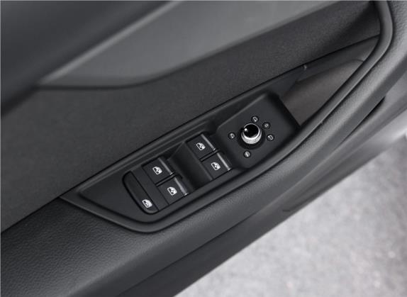 奥迪A4L 2019款 40 TFSI 进取型 国VI 车厢座椅   门窗控制