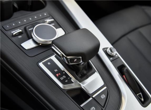 奥迪A4L 2019款 40 TFSI 时尚型 国VI 中控类   挡把