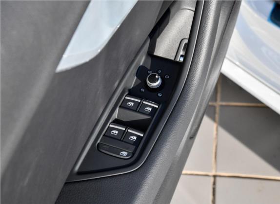 奥迪A4L 2019款 40 TFSI 时尚型 国VI 车厢座椅   门窗控制