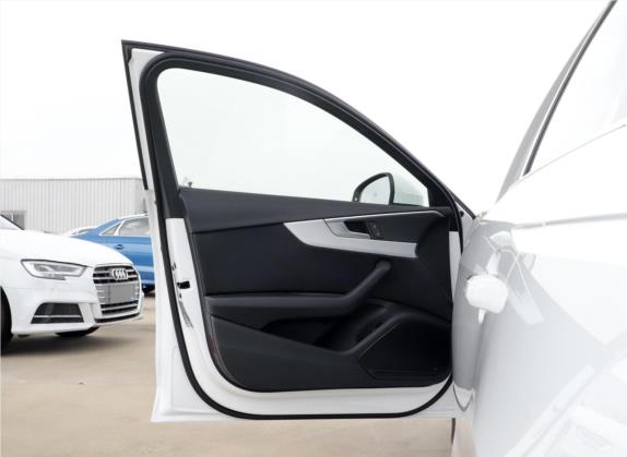 奥迪A4L 2020款 35 TFSI 时尚动感型 车厢座椅   前门板