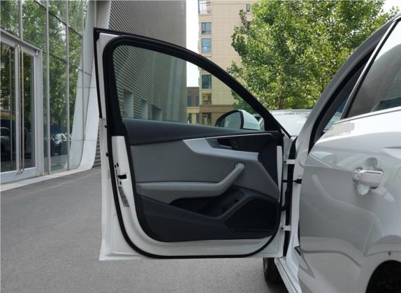 奥迪A4L 2020款 40 TFSI 时尚动感型 车厢座椅   前门板