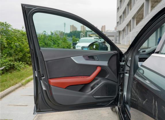 奥迪A4L 2021款 40 TFSI 进享人生版 车厢座椅   前门板
