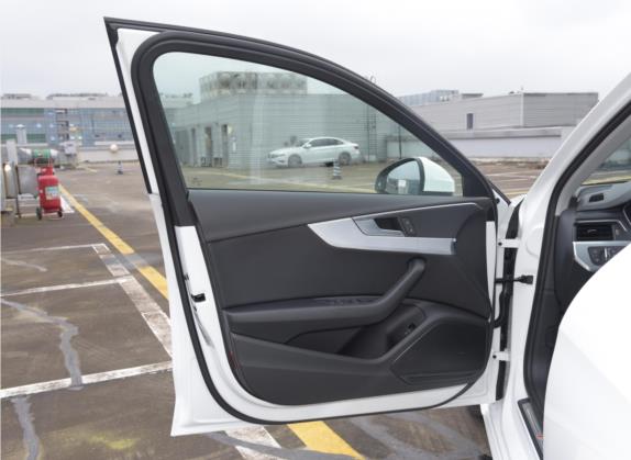 奥迪A4L 2022款 40 TFSI 时尚动感型 车厢座椅   前门板