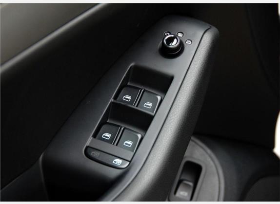 奥迪Q5 2010款 2.0TFSI 进取型 车厢座椅   门窗控制