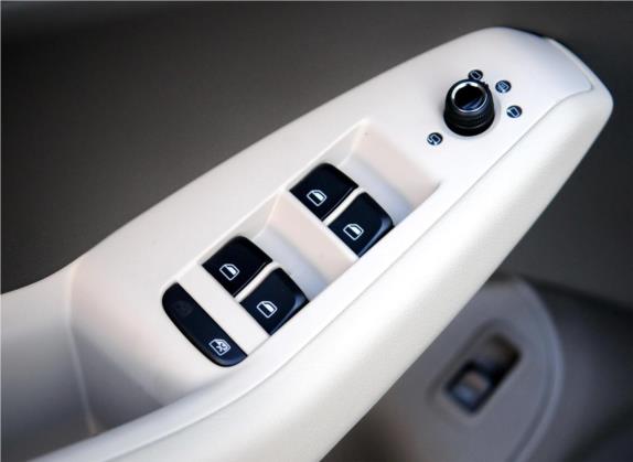 奥迪Q5 2011款 2.0TFSI 舒适型 车厢座椅   门窗控制