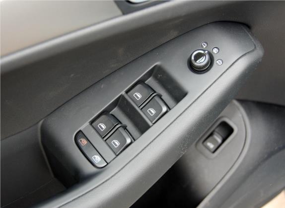 奥迪Q5 2012款 2.0TFSI 进取型 车厢座椅   门窗控制