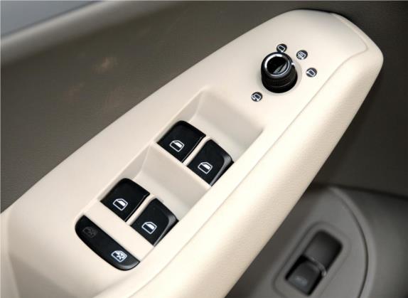 奥迪Q5 2012款 2.0TFSI 技术型 车厢座椅   门窗控制