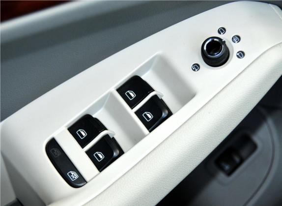 奥迪Q5 2012款 2.0TFSI 舒适型 车厢座椅   门窗控制