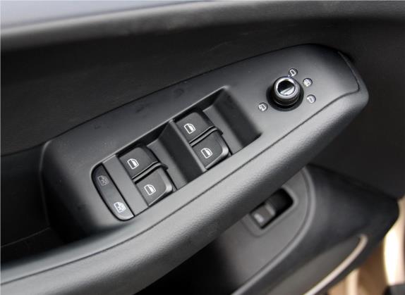 奥迪Q5 2012款 2.0TFSI 动感型 车厢座椅   门窗控制