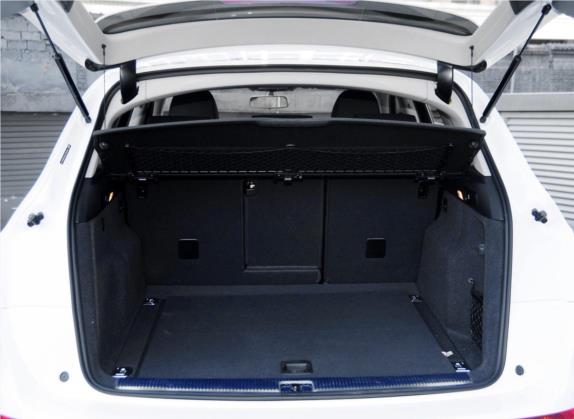 奥迪Q5 2015款 40 TFSI 技术型 车厢座椅   后备厢