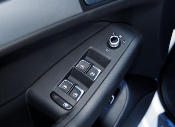 奥迪Q5 2015款 40 TFSI 技术型 车厢座椅   门窗控制