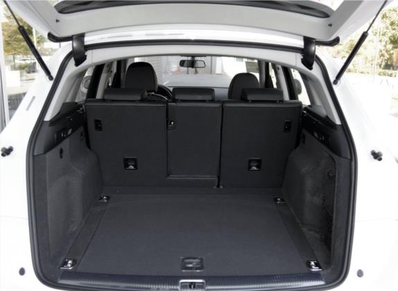 奥迪Q5 2016款 40 TFSI 技术型 车厢座椅   后备厢
