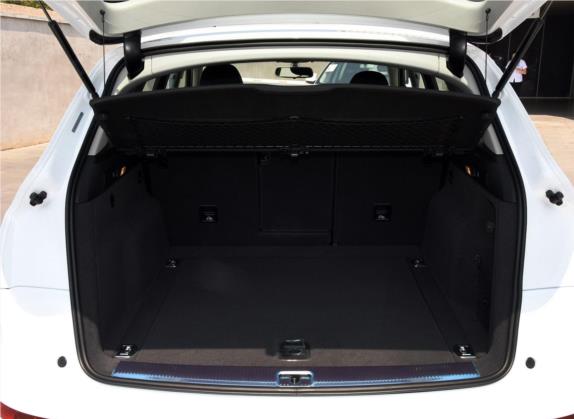 奥迪Q5 2016款 40 TFSI 特别版 车厢座椅   后备厢