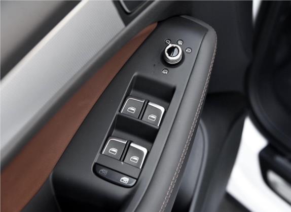 奥迪Q5 2017款 Plus 40 TFSI 技术型 车厢座椅   门窗控制