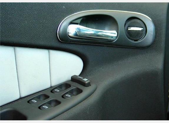 阿尔法·罗密欧156 2004款 2.0 AT 车厢座椅   门窗控制
