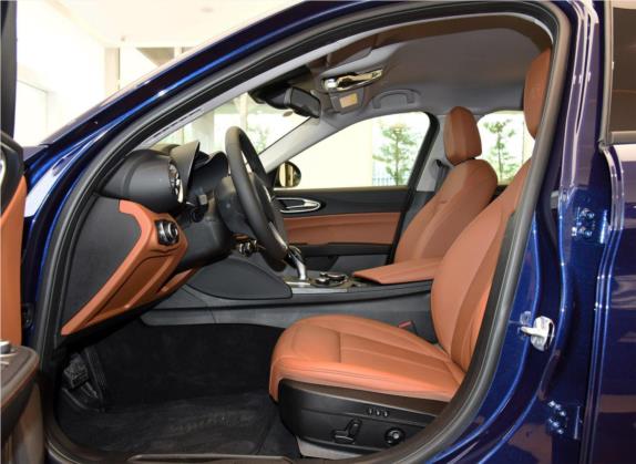 Giulia 2017款 2.0T 200HP 精英版 车厢座椅   前排空间