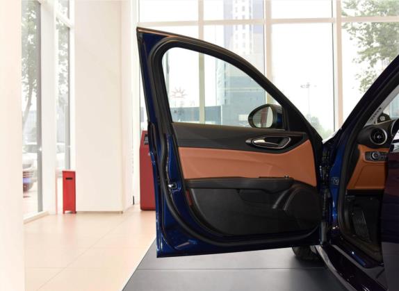 Giulia 2017款 2.0T 200HP 精英版 车厢座椅   前门板