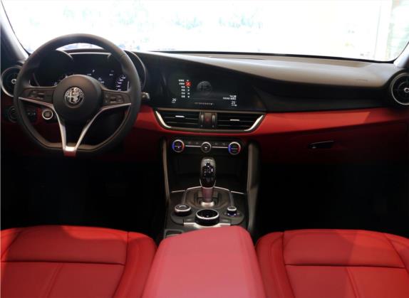 Giulia 2017款 2.0T 200HP 豪华版 中控类   中控全图