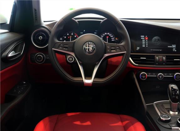 Giulia 2017款 2.0T 200HP 豪华版 中控类   驾驶位