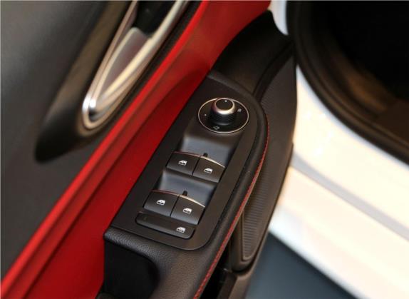 Giulia 2017款 2.0T 200HP 豪华版 车厢座椅   门窗控制