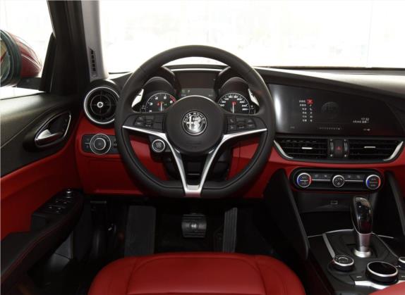 Giulia 2017款 2.0T 280HP 豪华版 中控类   驾驶位