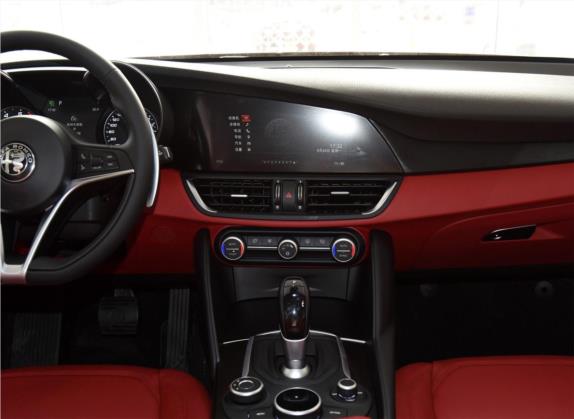 Giulia 2017款 2.0T 280HP 豪华版 中控类   中控台