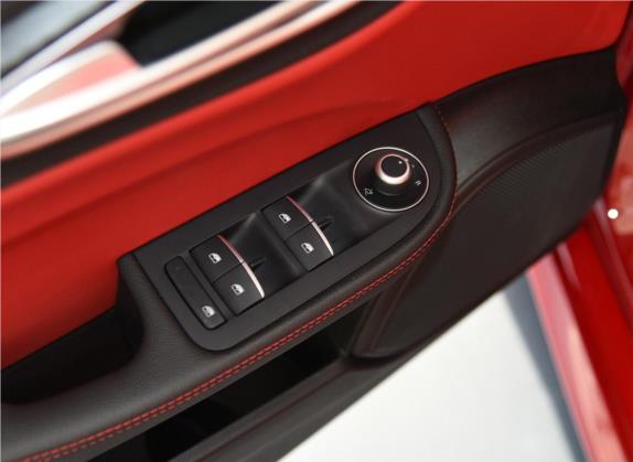 Giulia 2017款 2.0T 280HP 豪华版 车厢座椅   门窗控制