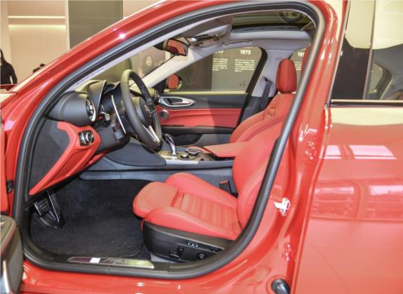 Giulia 2017款 2.0T 280HP Milano限量版 车厢座椅   前排空间