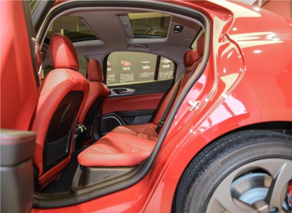 Giulia 2017款 2.0T 280HP Milano限量版 车厢座椅   后排空间