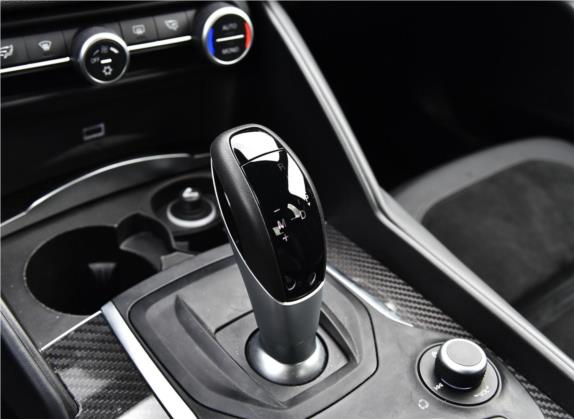 Giulia 2017款 2.9T 510HP 四叶草版 中控类   挡把