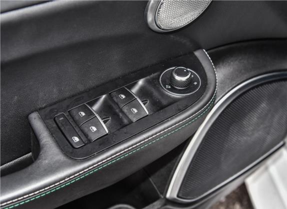Giulia 2017款 2.9T 510HP 四叶草版 车厢座椅   门窗控制