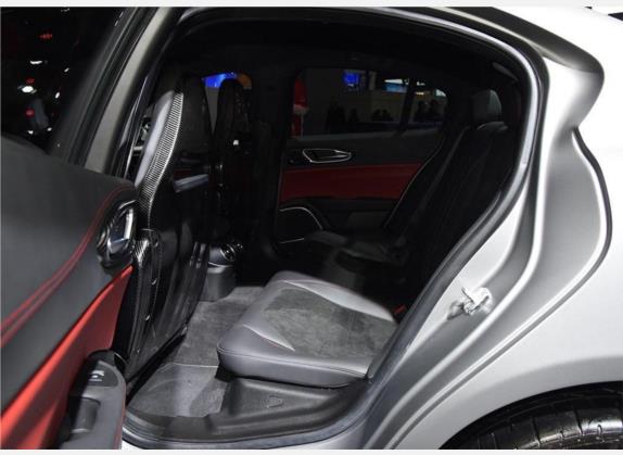 Giulia 2019款 2.9T 510HP NRING纽博格林限量版 车厢座椅   后排空间
