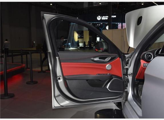Giulia 2019款 2.9T 510HP NRING纽博格林限量版 车厢座椅   前门板