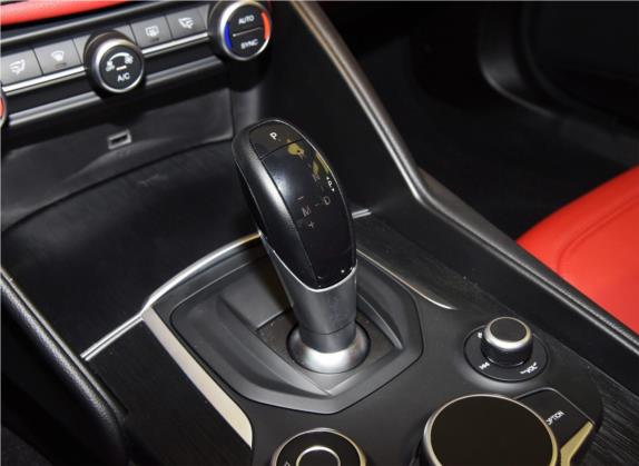 Giulia 2019款 2.0T 280HP 豪华版 中控类   挡把