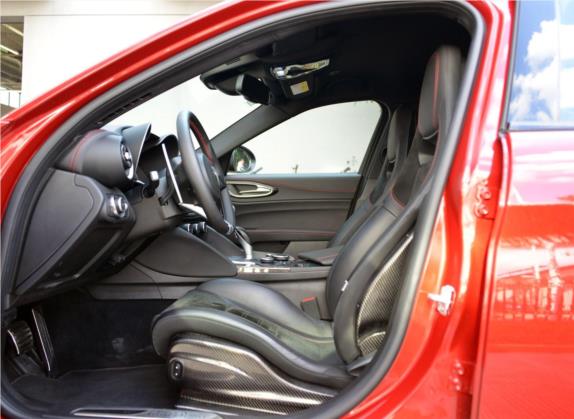Giulia 2019款 2.9T 510HP 四叶草版 车厢座椅   前排空间