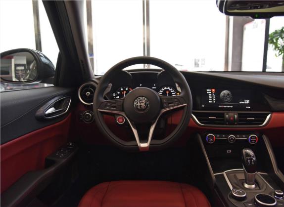 Giulia 2019款 2.0T 280HP Black Package黑标限量版 中控类   驾驶位