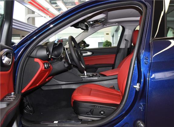 Giulia 2019款 2.0T 280HP Black Package黑标限量版 车厢座椅   前排空间